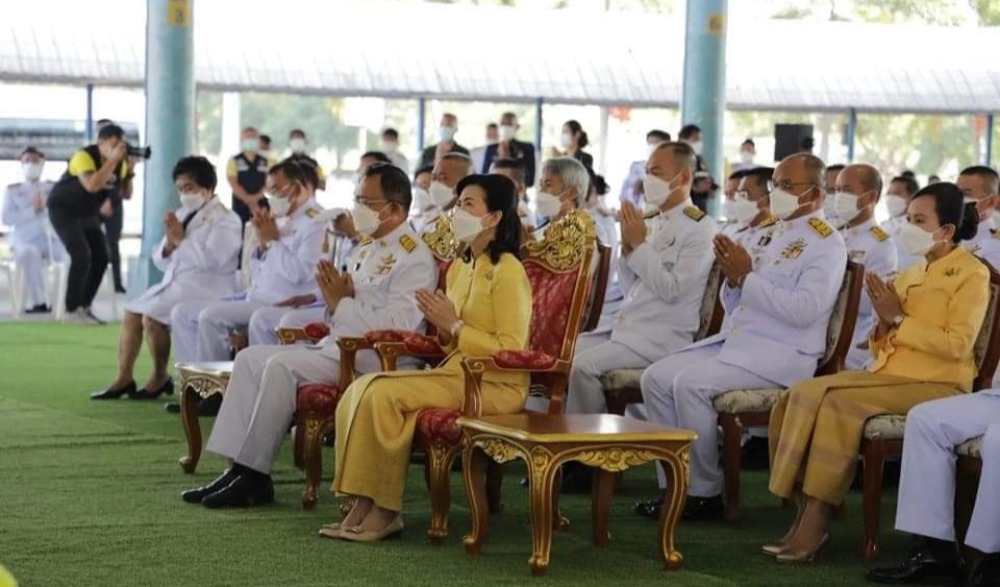 กิจกรรมทำบุญตักบาตร ข้าวสารอาหารแห้ง แด่ พระสงฆ์ -สามเณร จำนวน ๓๐ รูป เนื่องในวันคล้ายวันสวรรคตพระบาทสมเด็จพระบรมชนกาธิเบศร มหาภูมิพลอดุลยเดชมหาราช บรมนาถบพิตร