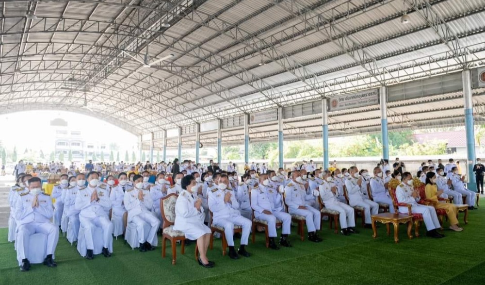 กิจกรรมทำบุญตักบาตร ข้าวสารอาหารแห้ง แด่ พระสงฆ์ -สามเณร จำนวน ๓๐ รูป เนื่องในวันคล้ายวันสวรรคตพระบาทสมเด็จพระบรมชนกาธิเบศร มหาภูมิพลอดุลยเดชมหาราช บรมนาถบพิตร
