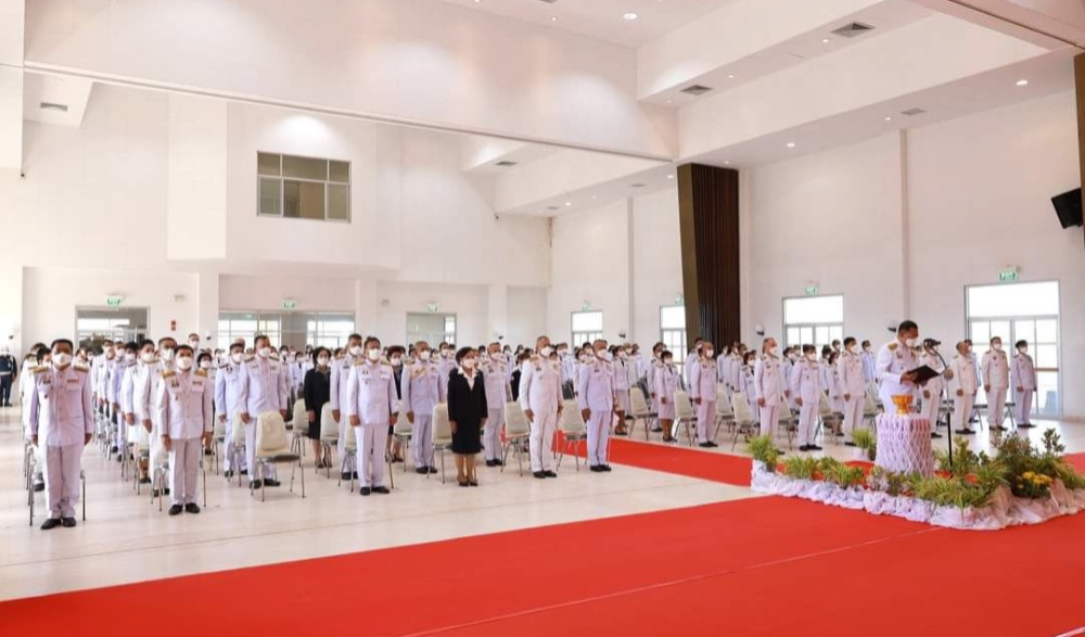 พิธีวางพานพุ่มดอกไม้สดถวายราชสักการะ น้อมรำลึกในพระมหากรุณาธิคุณ พระบาทสมเด็จพระบรมชนกาธิเบศร มหาภูมิพลอดุลยเดชมหาราช บรมนาถบพิตร เนื่องใน “วันพระบิดาแห่งฝนหลวง” ประจำปี ๒๕๖๕