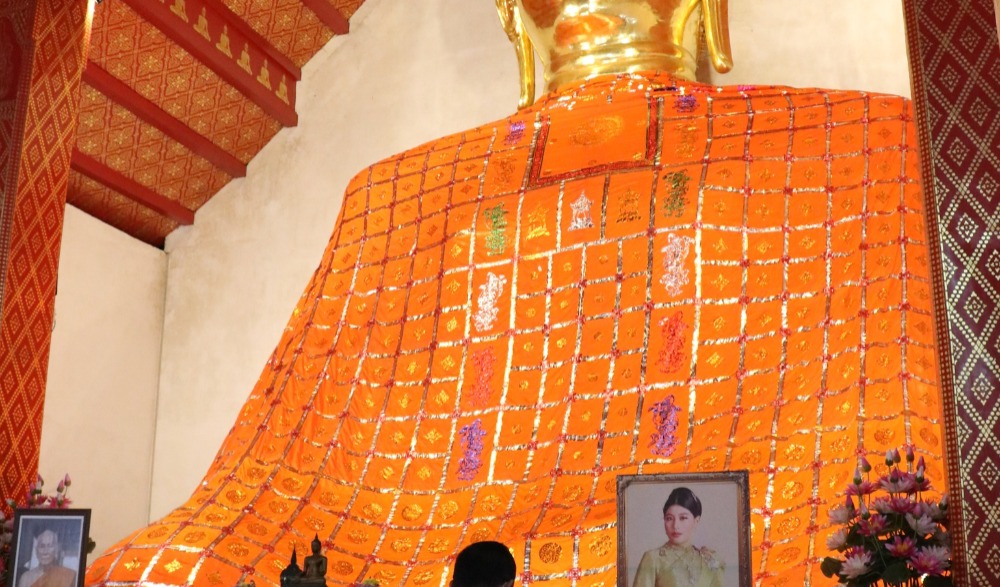 นิทรรศการเฉลิมพระเกียรติ เนื่องในโอกาสวันคล้ายวันประสูติ สมเด็จพระเจ้าลูกเธอ เจ้าฟ้าสิริวัณณวรี นารีรัตนราชกัญญา วันที่ ๘ มกราคม ๒๕๖๖ ประจำปีงบประมาณ พ.ศ. ๒๕๖๖ จังหวัดพะเยา กิจกรรม : การจัดนิทรศการ ผ้าลายขอ และผ้าลายอัตลักษณ์จังหวัดพะเยา(ลายดอกสารดี)