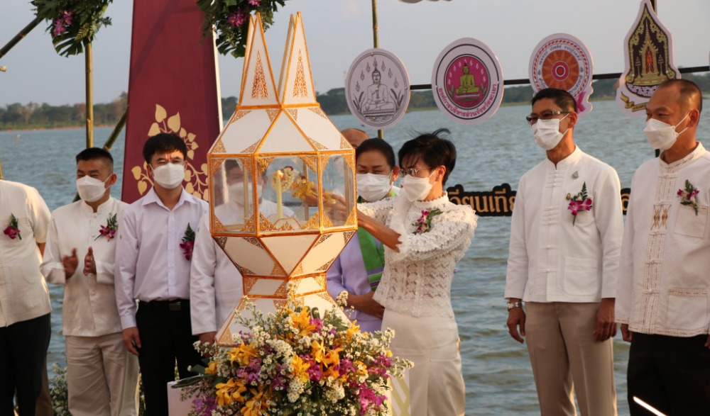 งานเวียนเทียนทางน้ำกลางกว๊านพะเยา ครั้งที่ ๔๗ เนื่องในวันมาฆบูชา