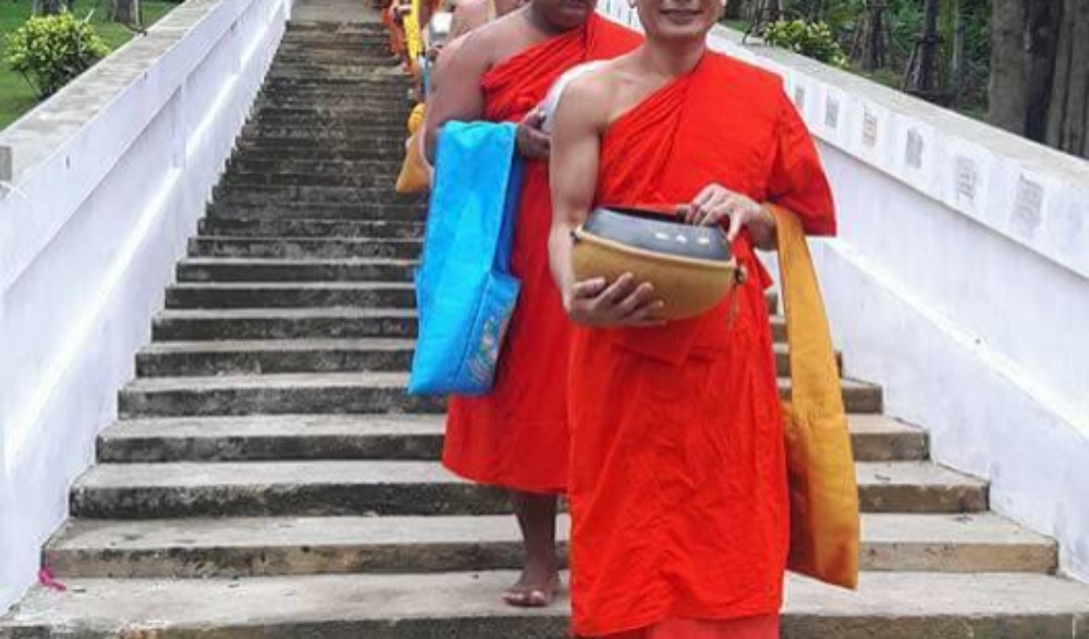 ตักบาตรเทโว วัดเขาวงจินดาราม