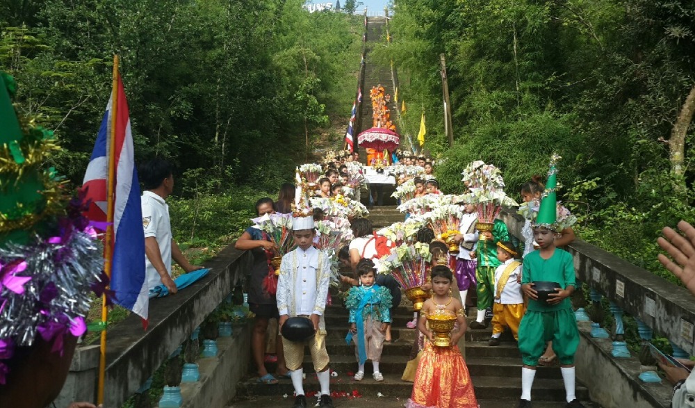 ตักบาตรเทโว วัดเขาวงจินดาราม