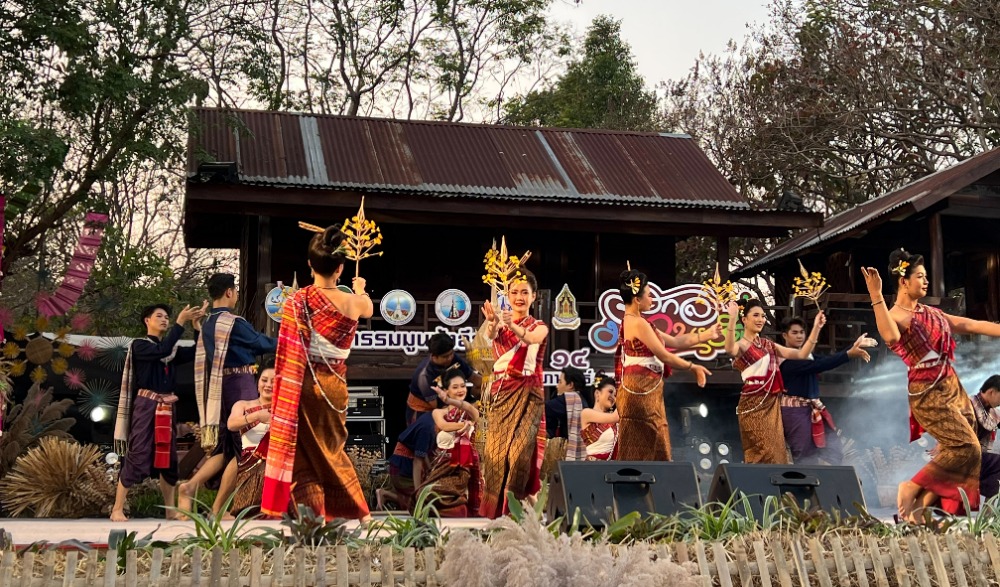 งานมหกรรมมูนมังอีสาน ครั้งที่ ๑๔ ภายใต้ชื่อ "สกลม่วนซื่น"