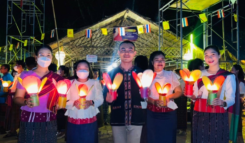 สานฮอย วัฒนธรรมไทหล่ม แห่ต้นปราสาทผึ้ง ลอยประทีปไหลเรือไฟ