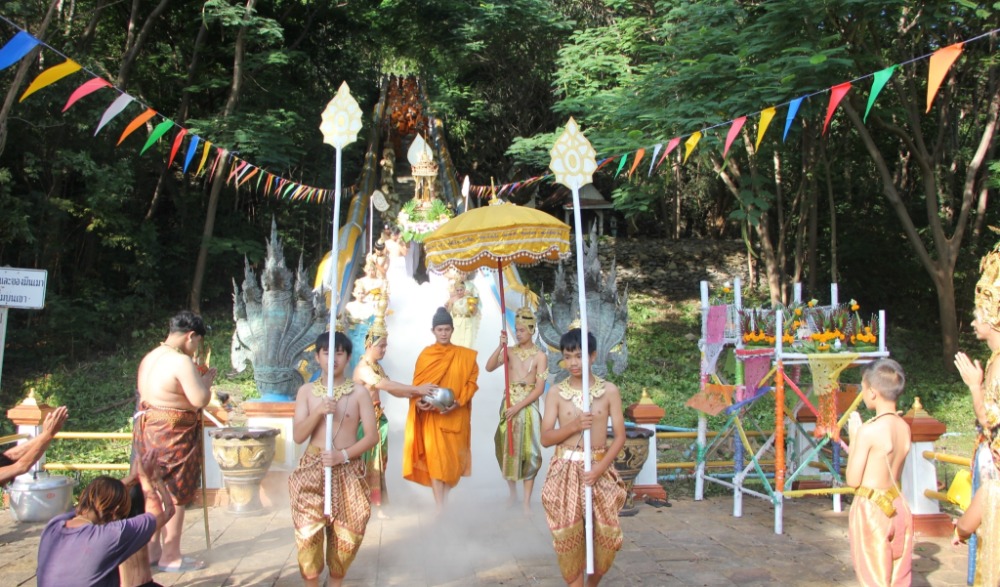 งานสืบสานประเพณีตักบาตรเทโว วัดเขาดีสลัก ประจำปี 2566