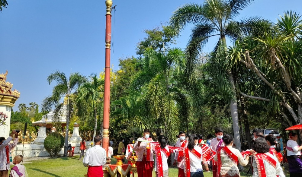ประเพณีแห่ธงตะขาบ สืบสานประเพณีชาวมอญ