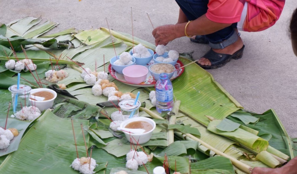 ประเพณีเดินเจว็ด