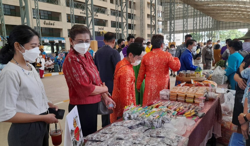 ประเพณีแห่แม่พระทางสายน้ำ