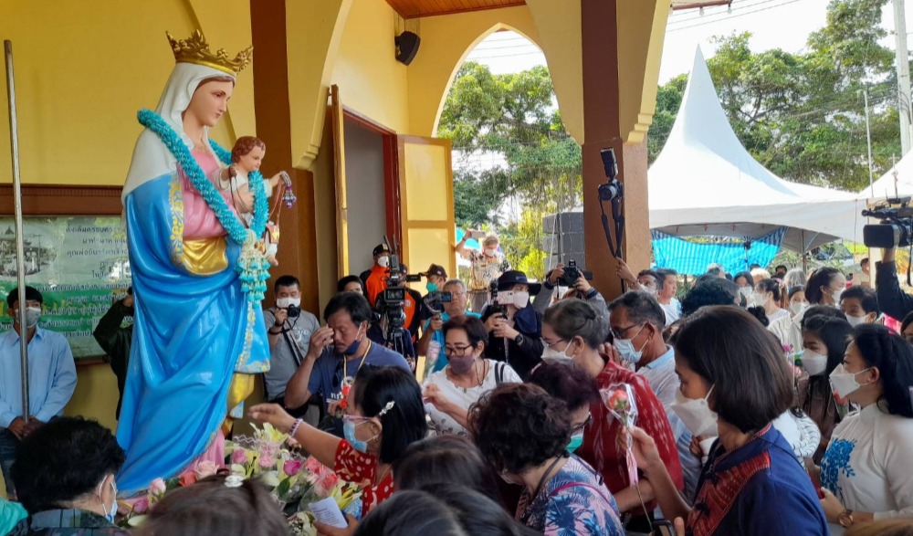 ประเพณีแห่แม่พระทางสายน้ำ
