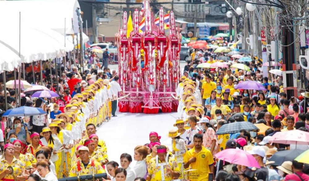 ประเพณีชักพระ สุราษฎร์ธานี
