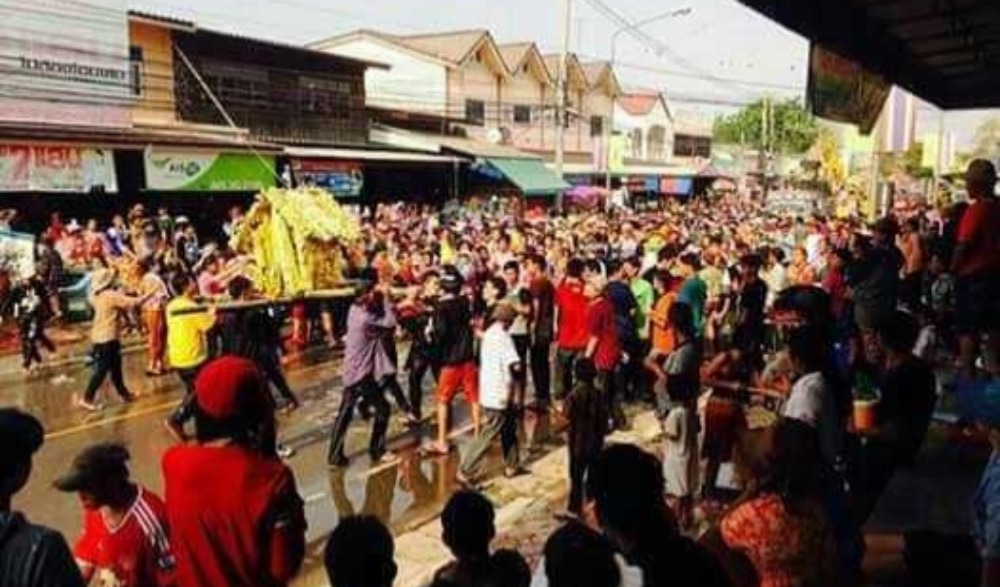 งานประเพณีแห่ปราสาทผึ้งอำเภอหนองปรือ