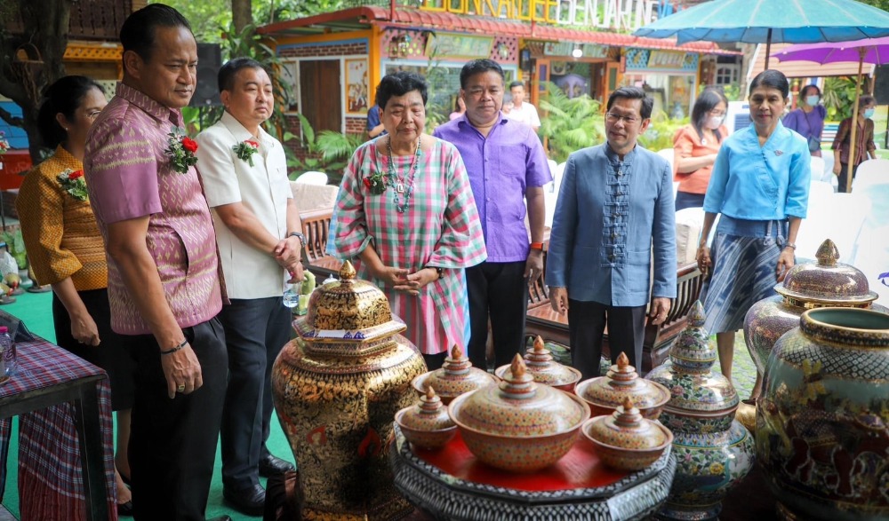 งานสืบสาน สีสัน สายเส้น เบญจรงค์ดอนไก่ดี