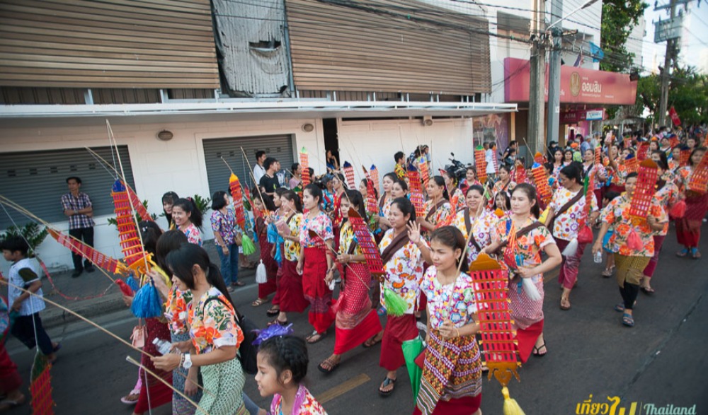 ประเพณีแห่หงส์ ธงตะขาบ พระประแดง