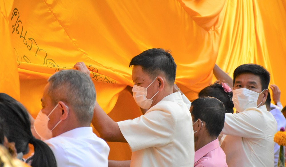 แห่ผ้าห่มพระพุทธไสยาสน์ ในโครงการสัปดาห์ส่งเสริมพระพุทธศาสนาเนื่องเทศกาลวันอาสาฬหบูชาพุทธศักราช ๒๕๖๖ จังหวัดอ่างทอง