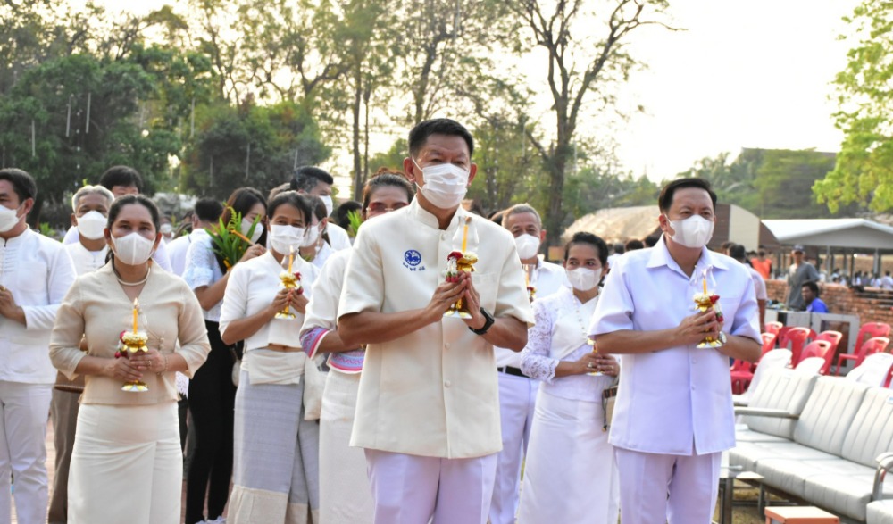 พิธีการเวียนเทียน ในโครงการสัปดาห์ส่งเสริมพระพุทธศาสนาเนื่องเทศกาลวันมาฆบูชาพุทธศักราช ๒๕๖๖ จังหวัดอ่างทอง