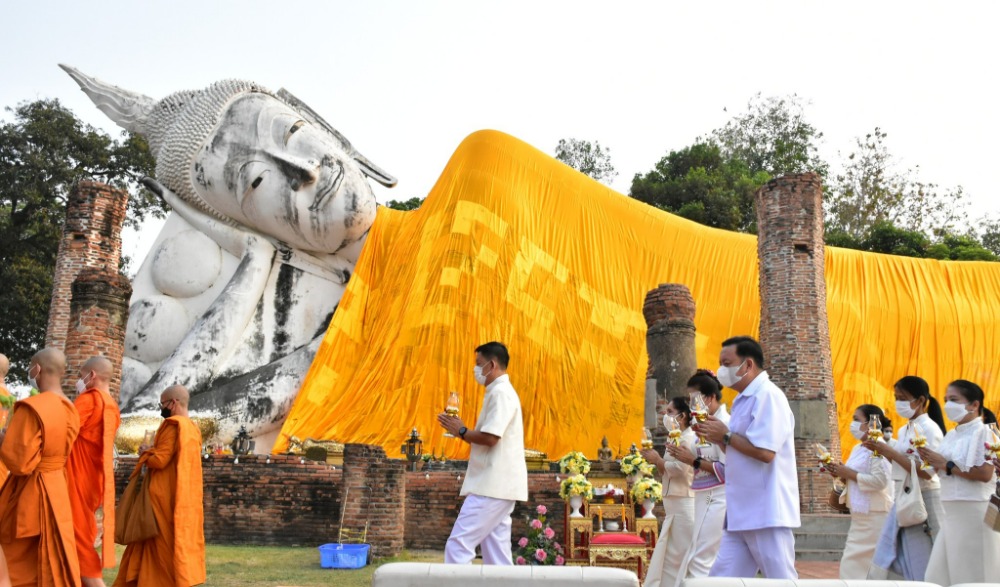 พิธีการเวียนเทียน ในโครงการสัปดาห์ส่งเสริมพระพุทธศาสนาเนื่องเทศกาลวันมาฆบูชาพุทธศักราช ๒๕๖๖ จังหวัดอ่างทอง