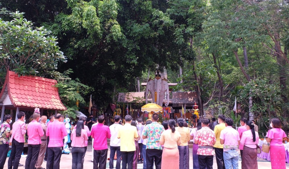 ประเพณีขึ้นเขาไหว้พระวัดถ้ำเอราวัณ ประจำปี ๒๕๖๖