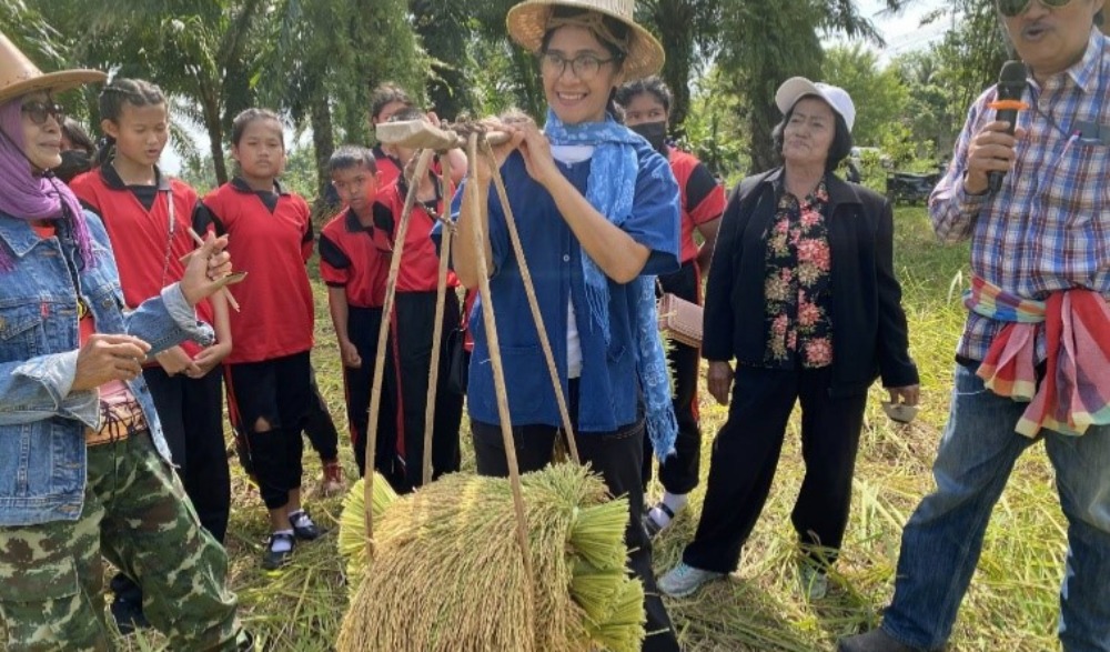 กิจกรรมประเพณีออกปากเก็บข้าว