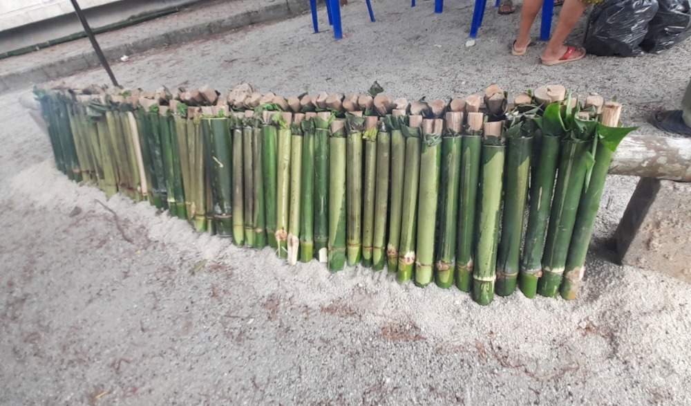 กิจกรรมเดือนสามหลามเหนียว ใส่ข้าวโบถส์