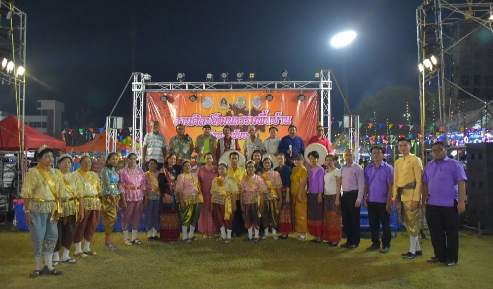 งานมหกรรมหุ่นฟางนก และของดีศรีท้องถิ่นจังหวัดชัยนาท