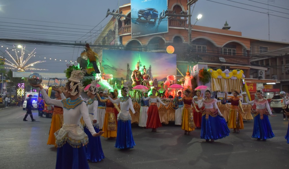 งานมหกรรมหุ่นฟางนก และของดีศรีท้องถิ่นจังหวัดชัยนาท