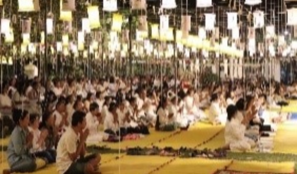 “สวดมนต์ข้ามปี วิถีพุทธ”