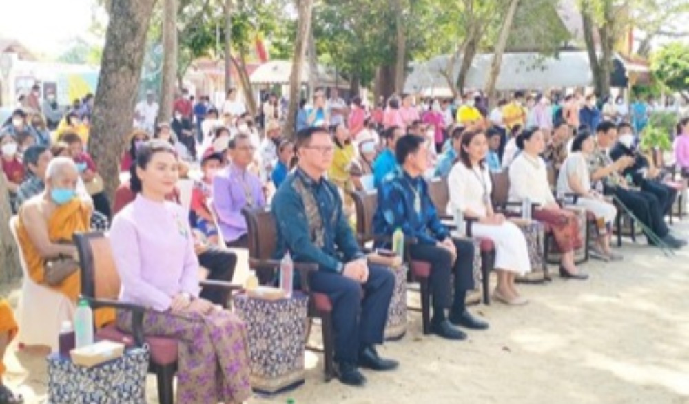 โครงการส่งเสริมสนับสนุนการอนุรักษ์ฟื้นฟูขนบธรรมเนียมประเพณีวัฒนธรรมท้องถิ่น ของสำนักงาน                              วัฒนธรรมจังหวัดพัทลุง กิจกรรมถ่ายทอดองค์ความรู้การทำเทริด การร้อยลูกปัดโนรา