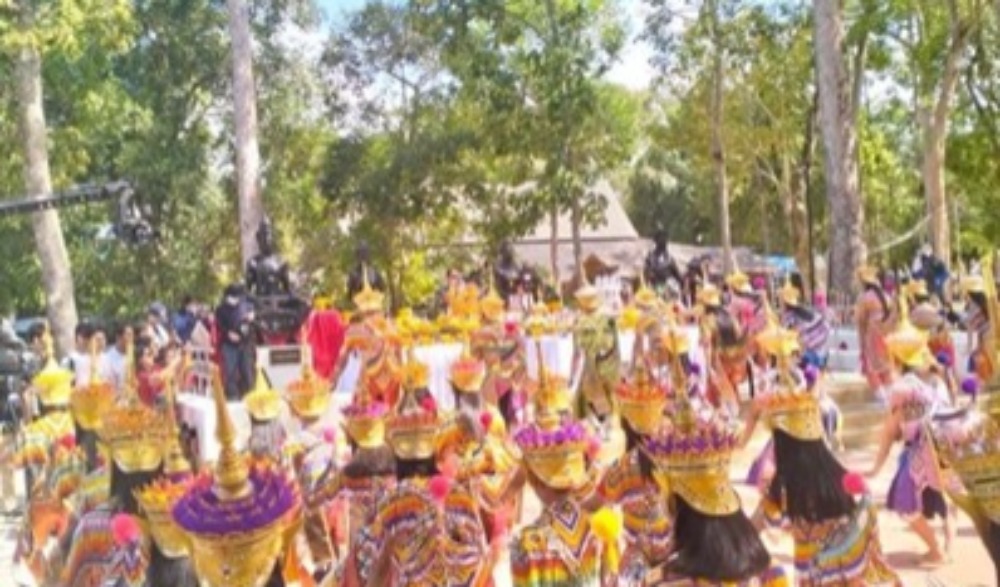 โครงการส่งเสริมสนับสนุนการอนุรักษ์ฟื้นฟูขนบธรรมเนียมประเพณีวัฒนธรรมท้องถิ่น ของสำนักงาน                              วัฒนธรรมจังหวัดพัทลุง กิจกรรมถ่ายทอดองค์ความรู้การทำเทริด การร้อยลูกปัดโนรา