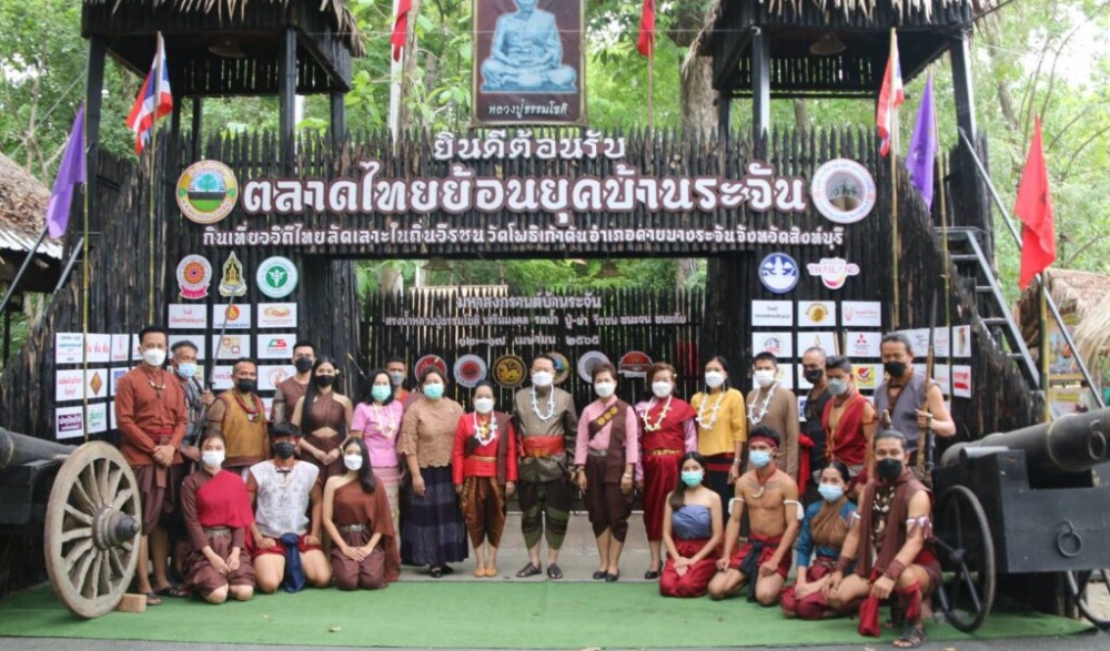 งานมหาสงกรานต์บ้านระจัน “สรงน้ำ หลวงปู่ธรรมโชติ เสริมมงคล รดน้ำปู่ย่าวีรชน ชนะจน ชนะภัย”