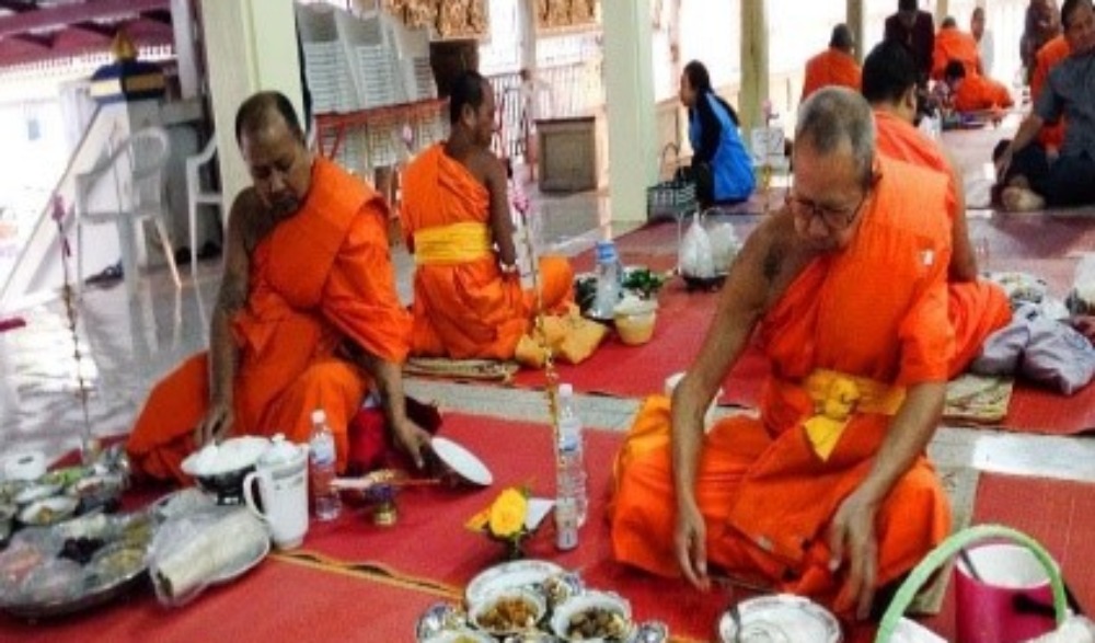 งานประเพณีสลากภัตข้าวหลาม