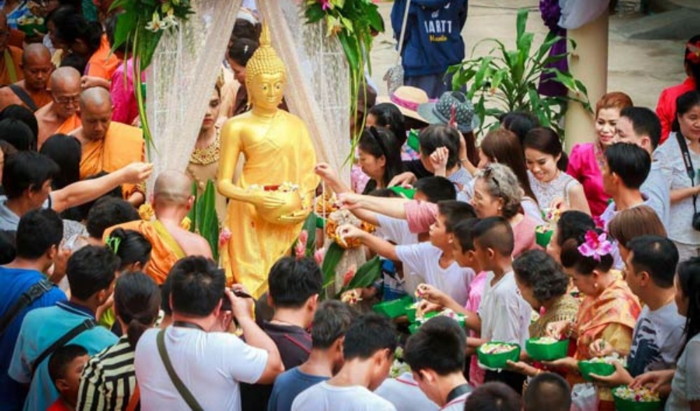 “โครงการสืบสานประเพณียายดอกไม้ (ตักบาตรดอกไม้)” เนื่องในเทศกาลเข้าพรรษา