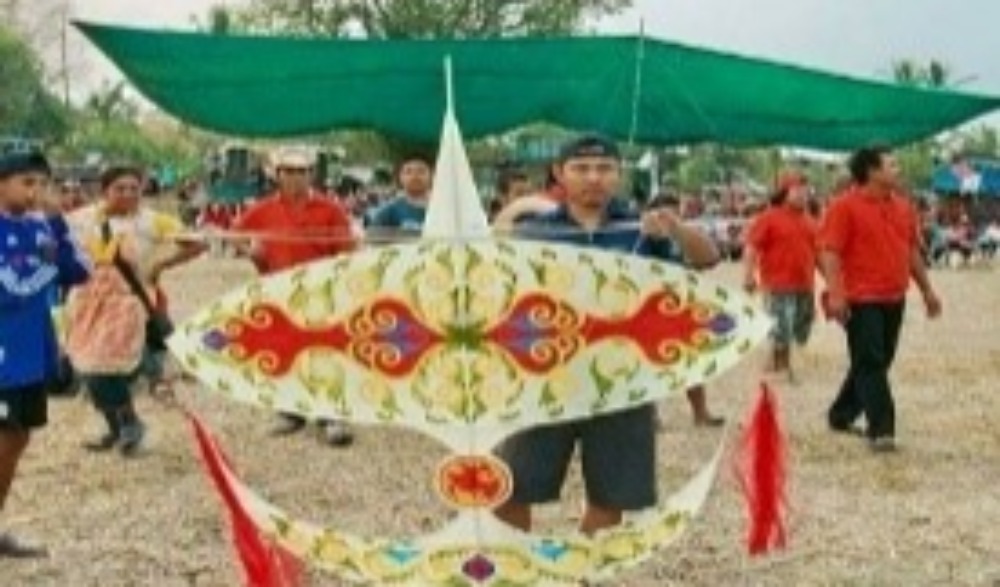 งานงานประกวดว่าวพระร่วง-พระลือ