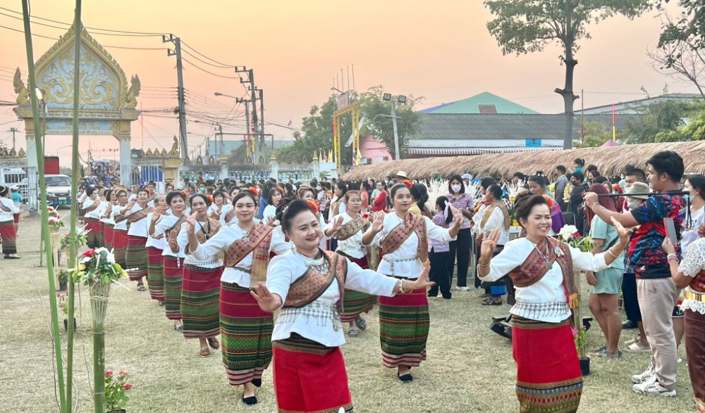 ประเพณีไทย –ลาวแง้ว  ทองเอน