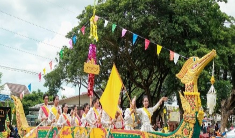 งานประเพณีแข่งขันเรือบก