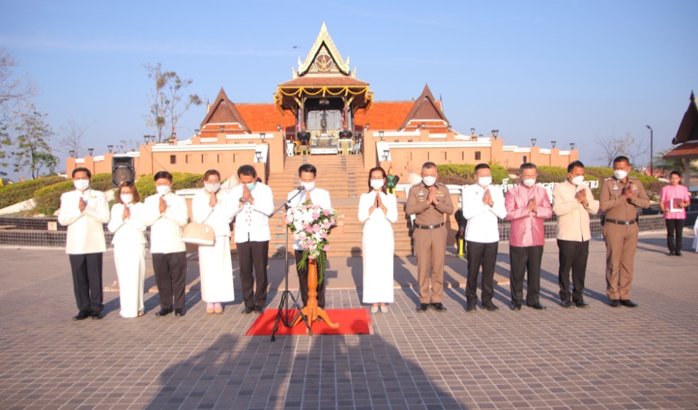 ทำบุญตักบาตร เนื่องในเทศกาลวันขึ้นปีใหม่