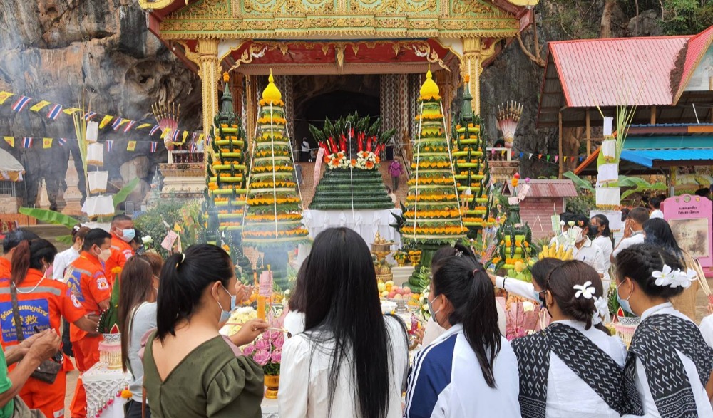 งานประเพณี”สักการะหลวงพ่อพระไชยเชษฐาธิราช ประเพณีบุญข้าวจี่ใหญ่”