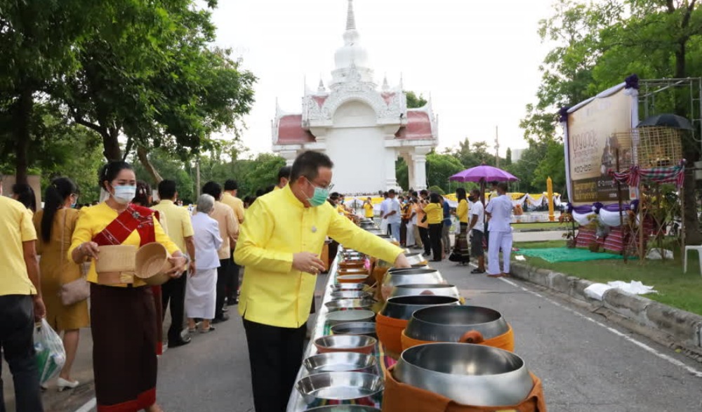 บุญประเพณี “บุญซำฮะ ซำฮะกาย ซำฮะใจ ปัดรังควานพรมน้ำพระพุทธมนต์หว่านหิน ทราย 4 ทิศ