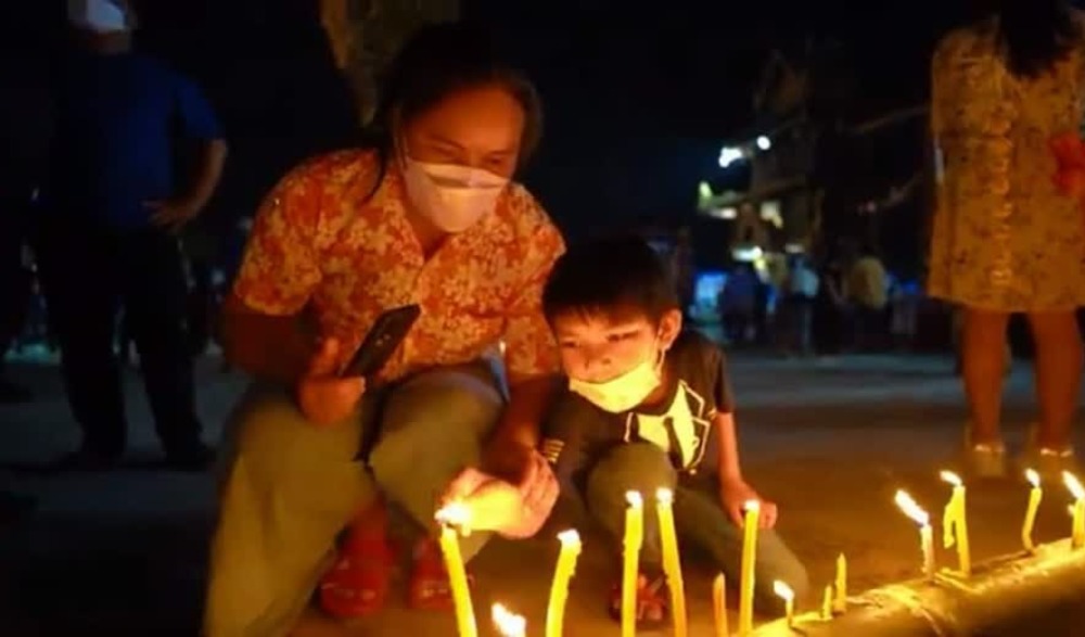 ประเพณีแห่ต้นดอกไม้ อำเภอนาแห้ว จังหวัดเลย