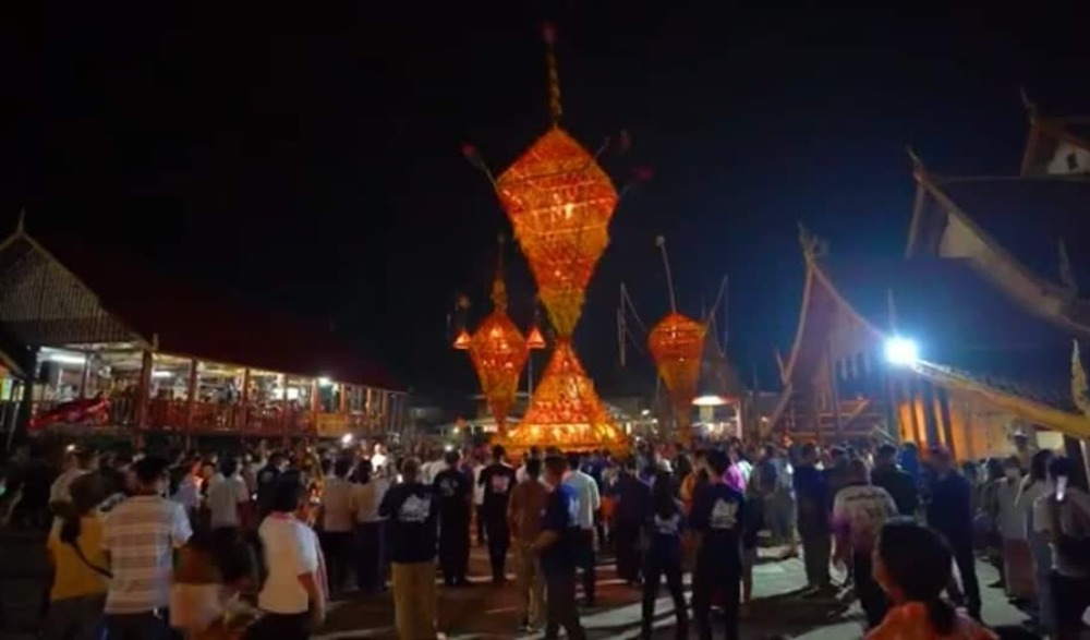 ประเพณีแห่ต้นดอกไม้ อำเภอนาแห้ว จังหวัดเลย