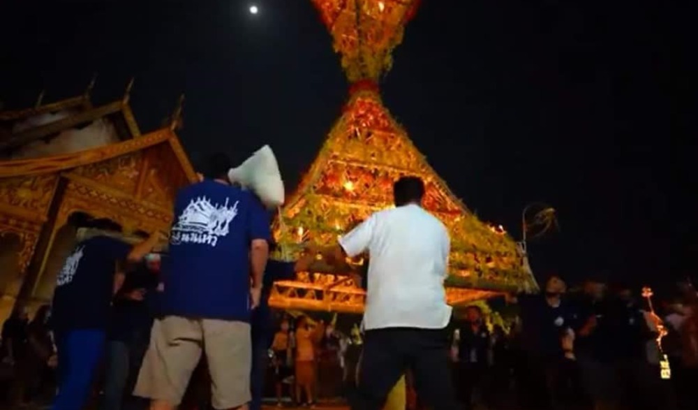 ประเพณีแห่ต้นดอกไม้ อำเภอนาแห้ว จังหวัดเลย