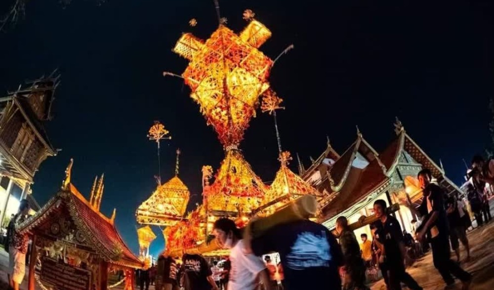 ประเพณีแห่ต้นดอกไม้ อำเภอนาแห้ว จังหวัดเลย