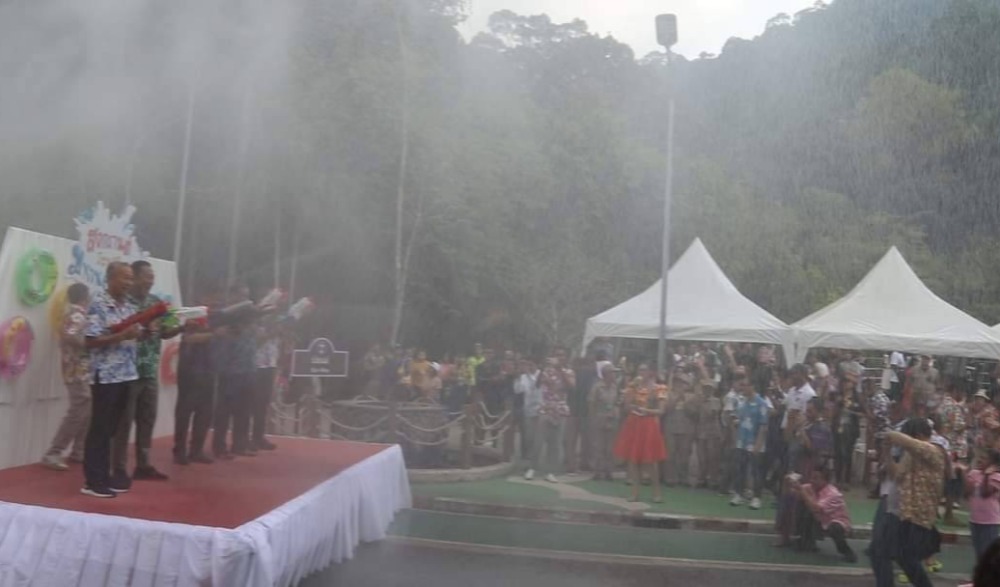“สงกรานต์ระนอง มหานครน้ำแร่” สร้างความสนุกสนานในวันสงกรานต์
