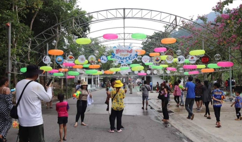 “สงกรานต์ระนอง มหานครน้ำแร่” สร้างความสนุกสนานในวันสงกรานต์