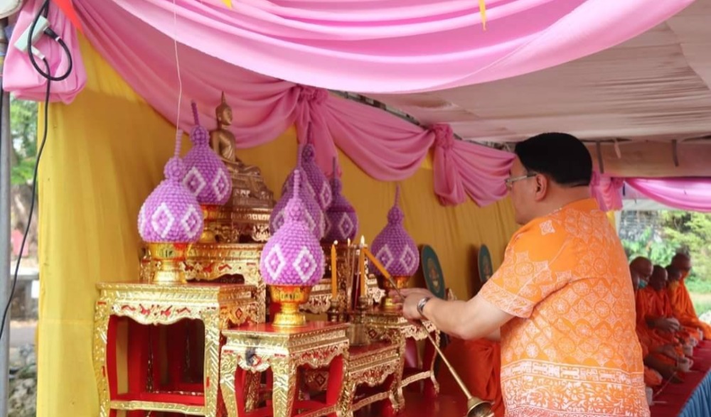 พิธีสรงน้ำพระพุทธสิหิงค์ รดน้ำดำหัวขอพรผู้สูงอายุสืบสานประเพณีสงกรานต์