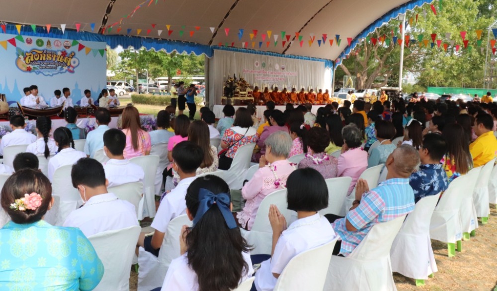 สืบสานประเพณีสงกรานต์ ภายใต้แนวคิด “สืบสานสงกรานต์วิถีไทย ร่วมสานใจ สู่สากล”  กิจกรรมรดน้ำขอพรผู้มีคุณูปการของจังหวัดกระบี่