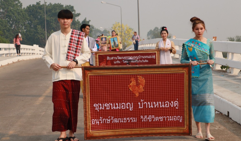 ประเพณี ถวายข้าวแช่ แห่หงส์ ธงตะขาบ ลำพูน