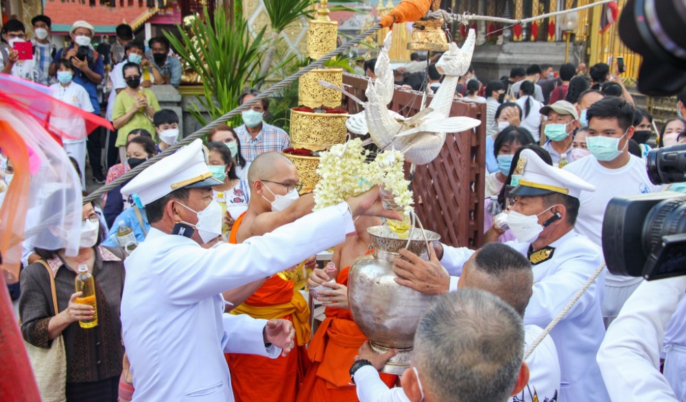งานประเพณีสรงน้ำพระบรมธาตุหริภุญชัย ลำพูน