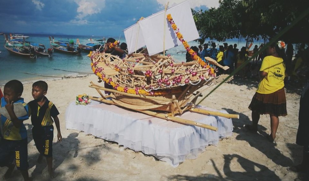 ลอยเรือชาวเล แหลมตง