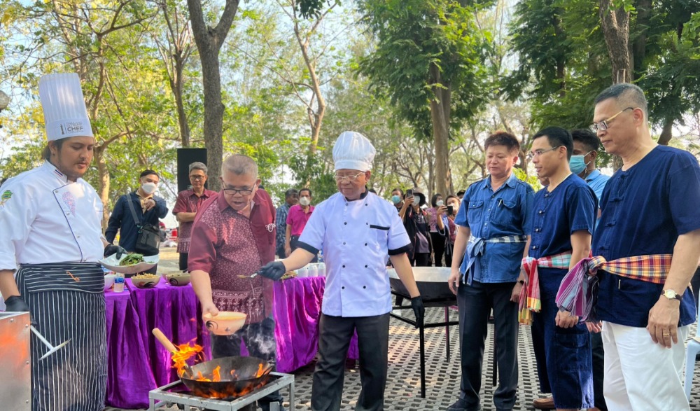 เยี่ยมยล ชมดอน วันอาภากร ตะวันรอน ณ ดอนหอยหลอด